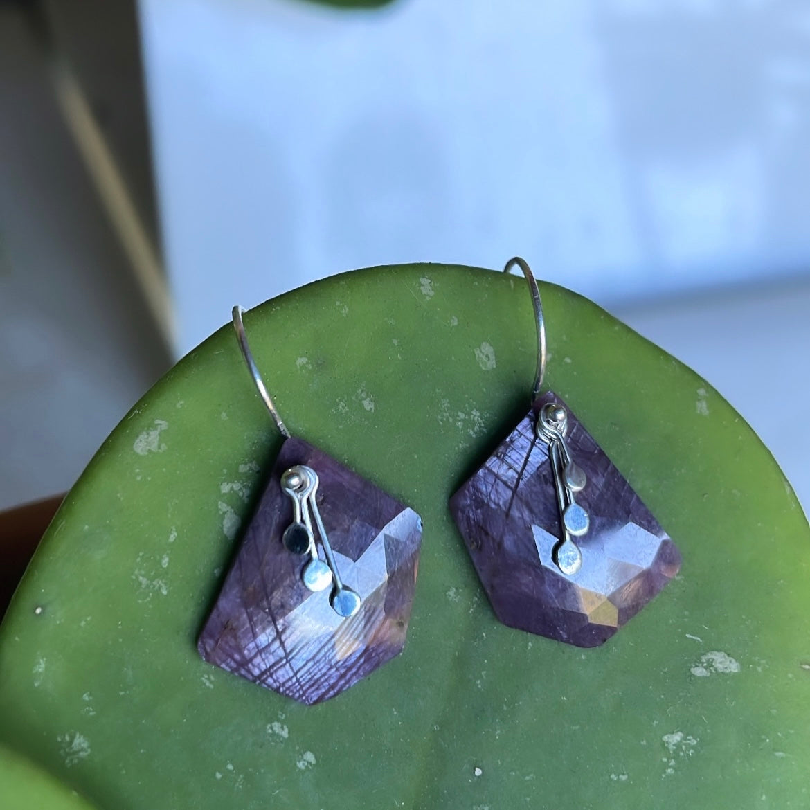 Geo pendulum plum sapphires earrings-serena kojimoto studio