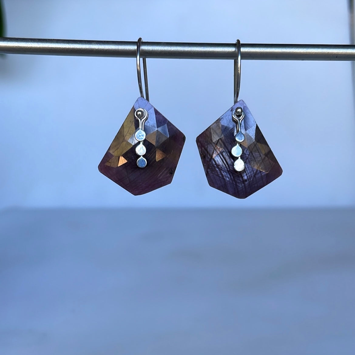 Geo pendulum plum sapphires earrings-serena kojimoto studio