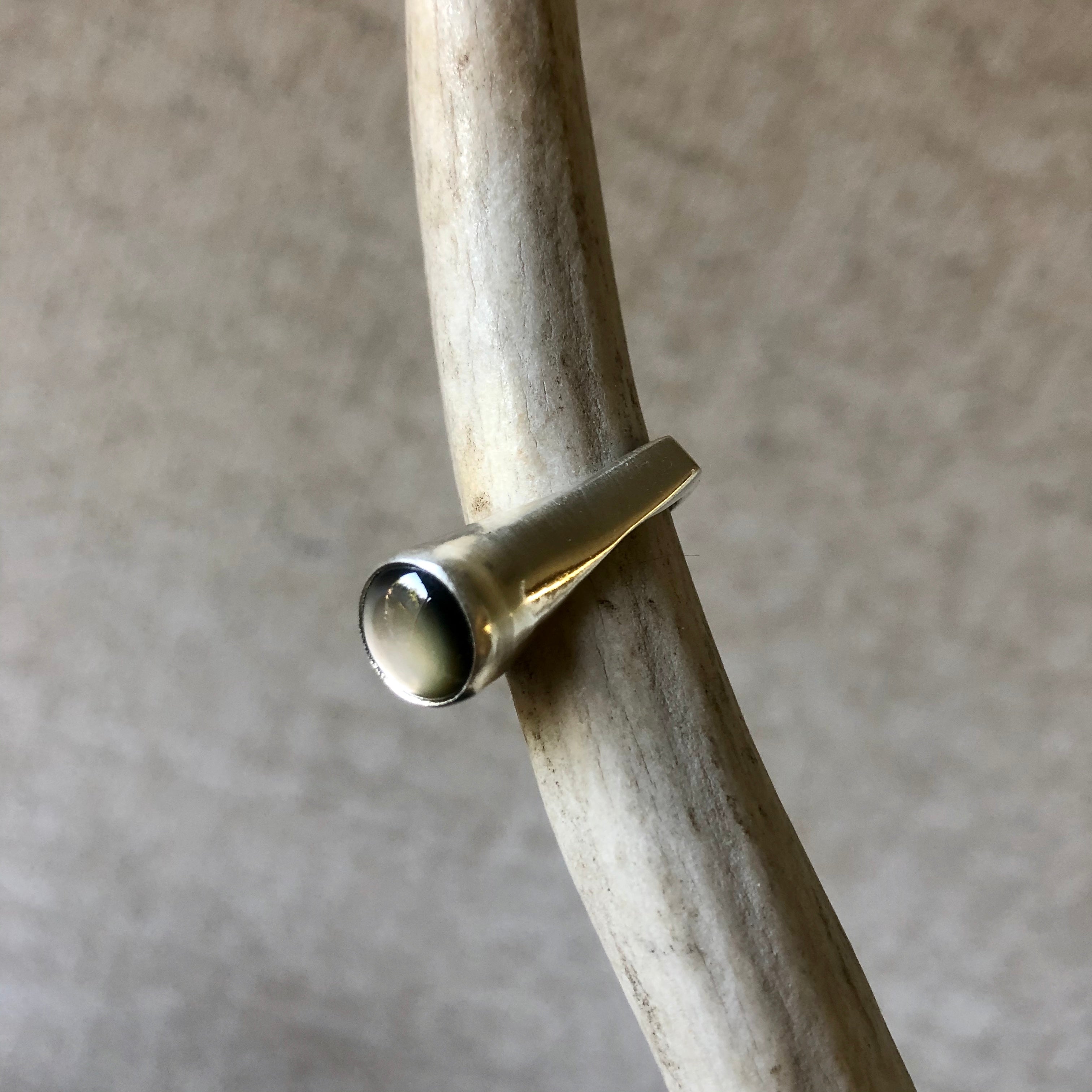 Flared ring with black mother of pearl-serena kojimoto studio