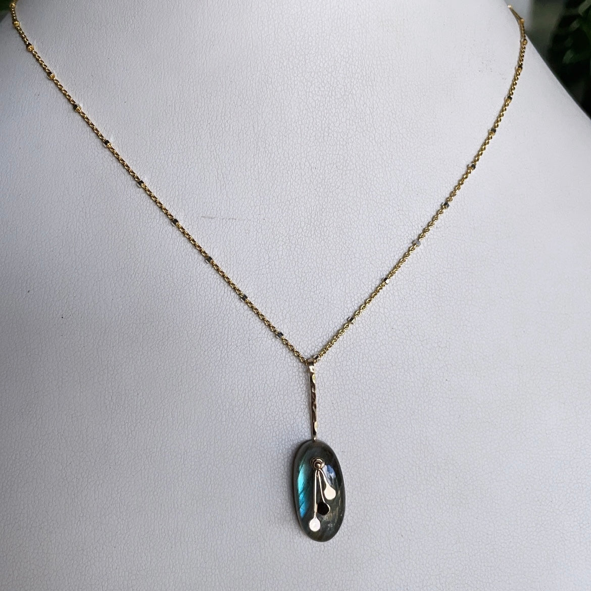 Pendulum dots oval labradorite necklace-serena kojimoto studio