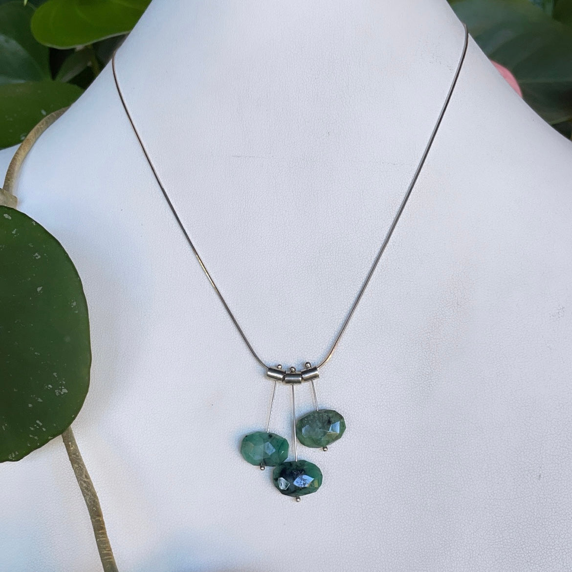 3 petal pivot emeralds necklace-serena kojimoto studio