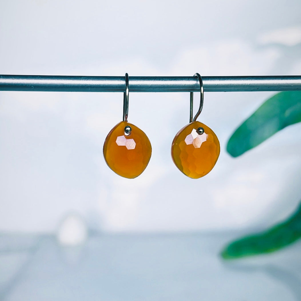 Petite honeycomb carnelian earrings-serena kojimoto studio