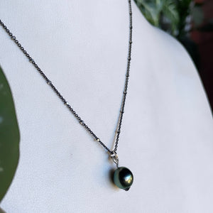 Elegant Black pearl pendant-serena kojimoto studio