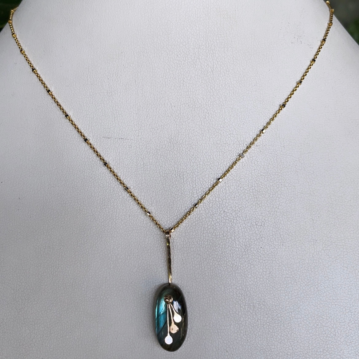 Pendulum dots oval labradorite necklace-serena kojimoto studio